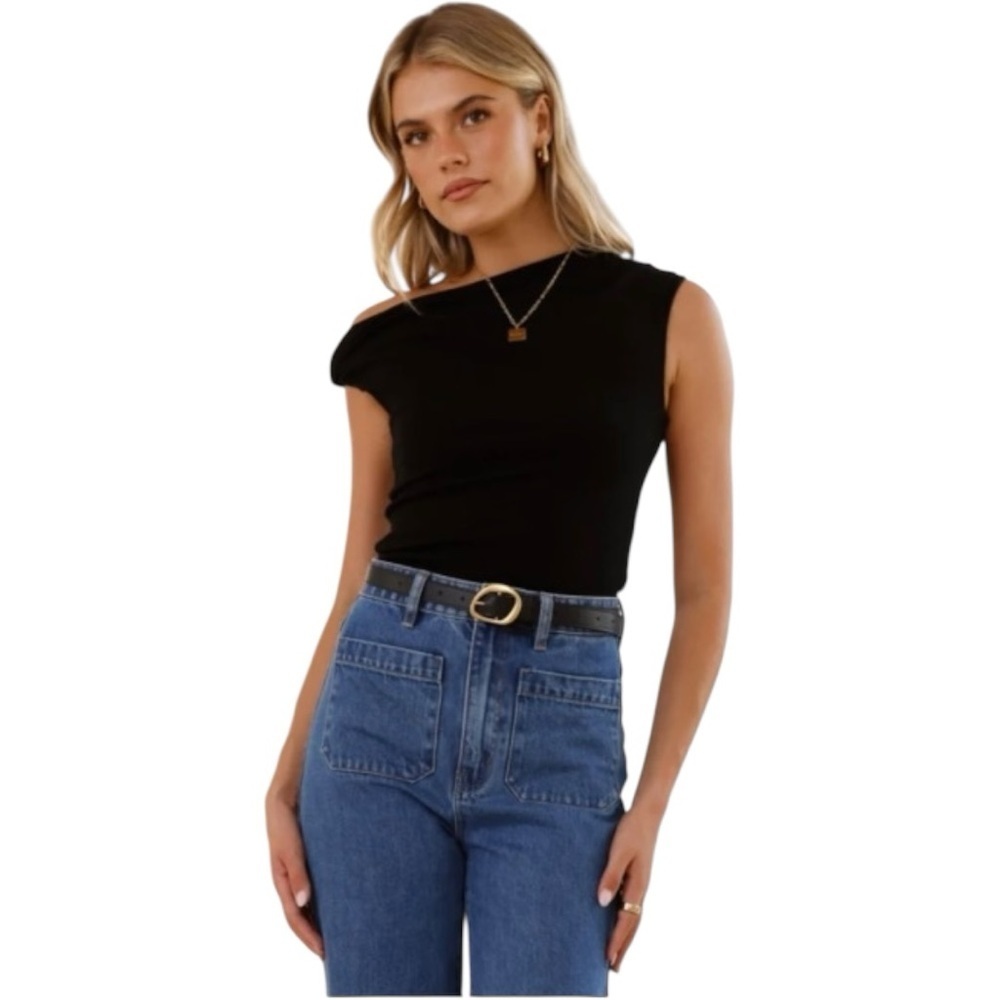 🌺BILLY J ELVA BLACK OFF SHOULDER ASYMMETRICAL TOP